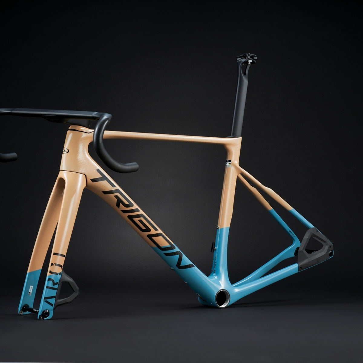 [예약 주문/ 런칭이벤트/ 장바구니 20% 자동 할인 적용] TRIGON AR01 // FADE-LIGHT – COMET CO.